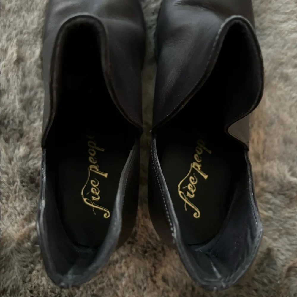 FREE PEOPLE Charm Double V Leather Ankle Booties Black Size EU 41